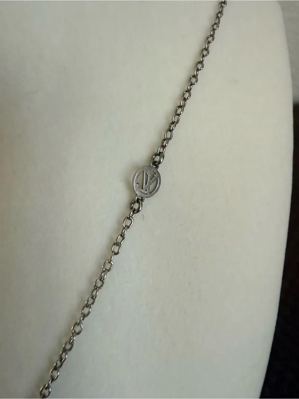 Authentic Louis Vuitton Necklace-Signature V -Shaped Silver Pendant Necklace